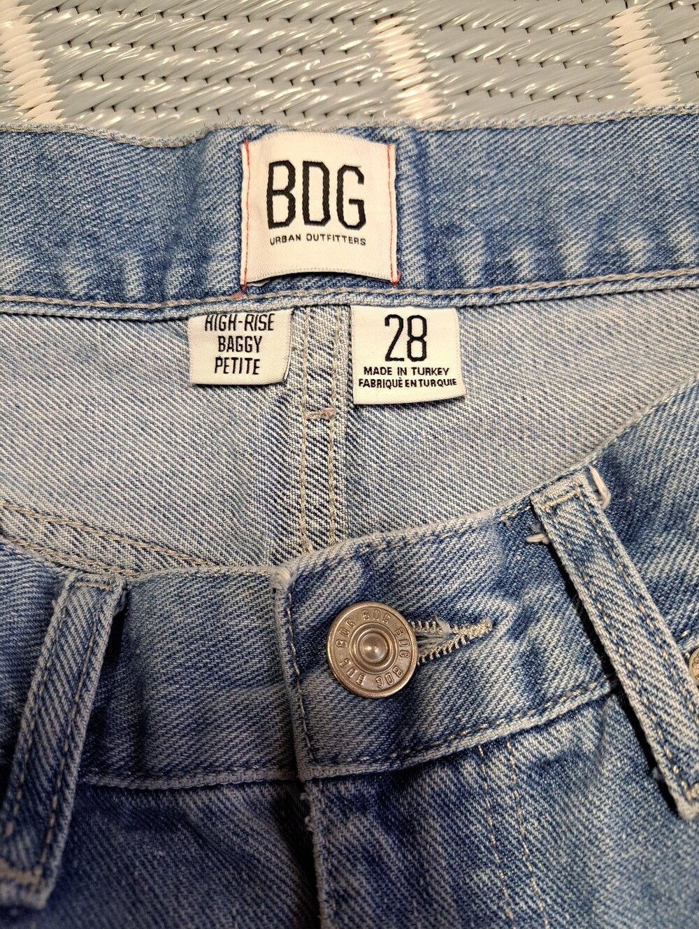 Urban Outfitters BDG Petite High-Waisted Baggy Jean — Light Wash - Picture 7 of 12